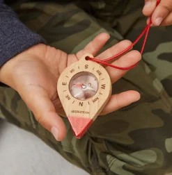 Kikkerland Brújula de madera Huckleberry