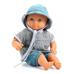 Djeco Conjunto camisa y pantalón azul verano 32cm con gorro