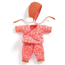Djeco Conjunto de camisa y pantalón con flores rosas y gorro Petit Pan 32cm.