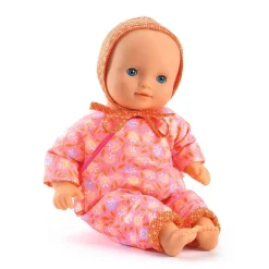 Djeco Conjunto de camisa y pantalón con flores rosas y gorro Petit Pan 32cm.