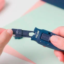 Milan Cutter hoja cerámica stick azul marino.